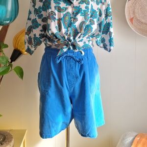 Vintage 90s high-waisted "Mom" shorts